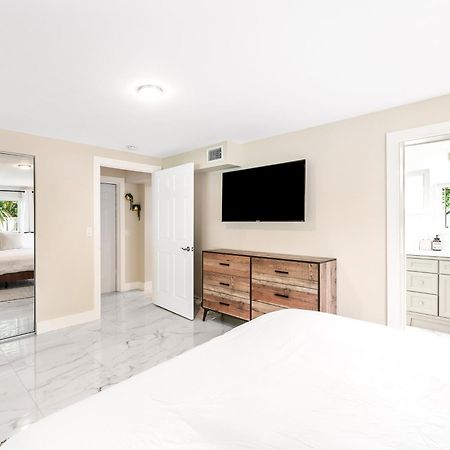 Modern Bungalow Near Wilton Drive I Pool Table ฟอร์ต ลอเดอร์เดล ภายนอก รูปภาพ