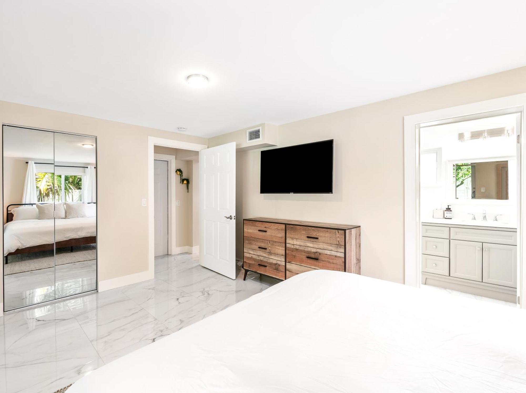 Modern Bungalow Near Wilton Drive I Pool Table ฟอร์ต ลอเดอร์เดล ภายนอก รูปภาพ