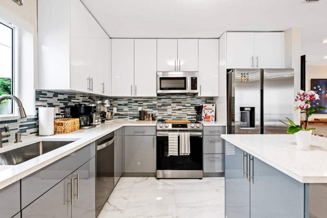 Modern Bungalow Near Wilton Drive I Pool Table ฟอร์ต ลอเดอร์เดล ภายนอก รูปภาพ